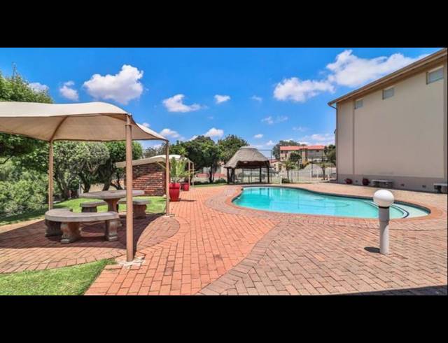 2 BEDROOM TOWNHOUSE FOR SALE IN PRIMROSE HILL